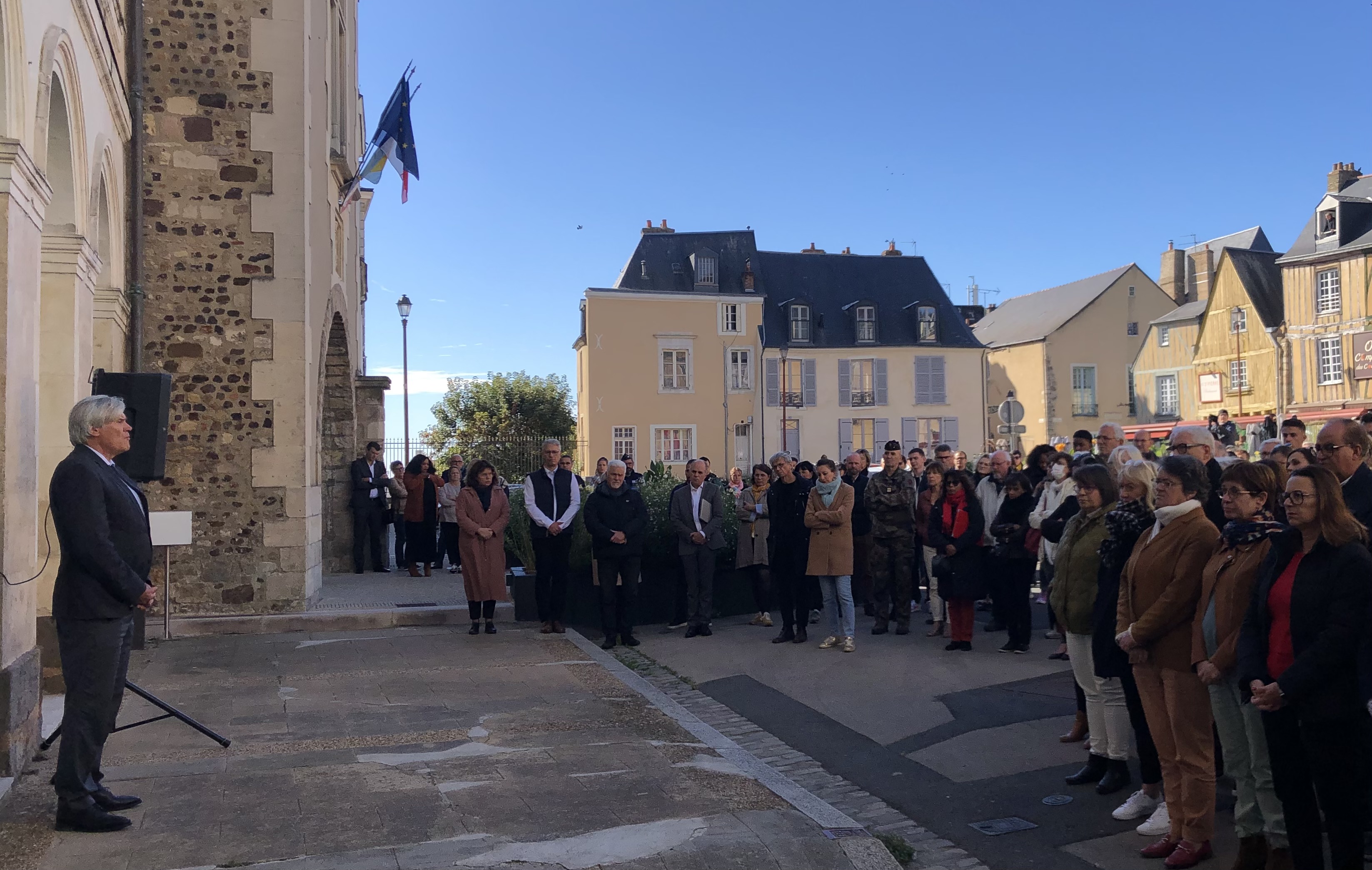 Un Hommage Au Professeur Assassiné à Arras - Radio Alpa