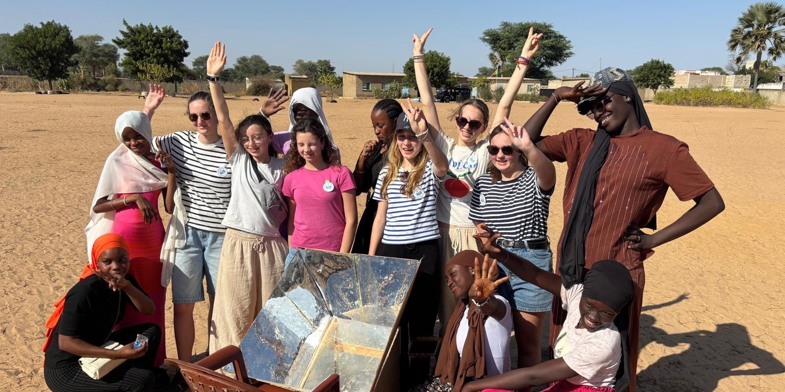 Les collégiennes de la Ferté-Bernard revenues de leur voyage au Sénégal episode artwork